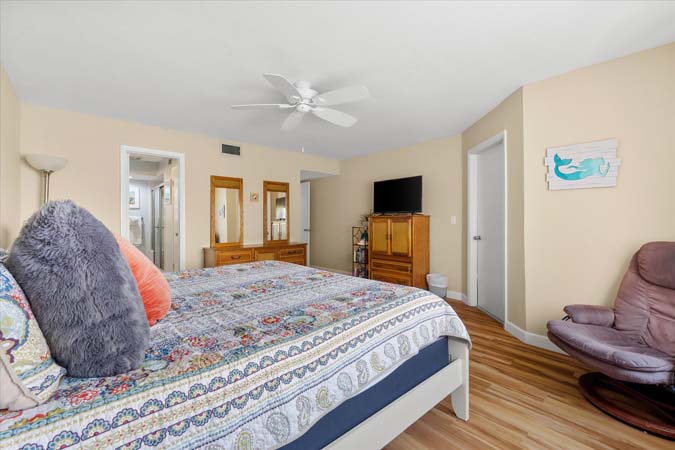 private beach access walkway available to Bayview Beauty guests