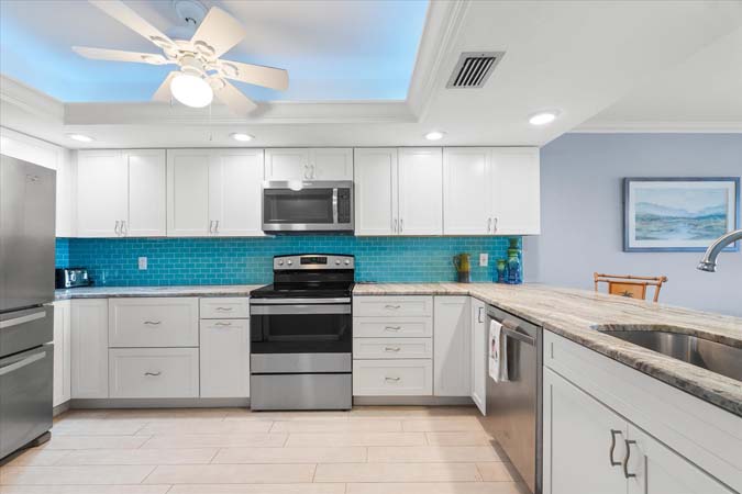 primary suite with king bed and ensuite bath at Bayview Beauty Siesta Key