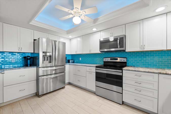 family friendly guest bathroom with tub and shower combo in Bayview Beauty