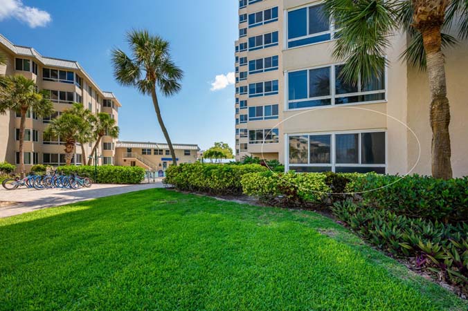 open floor plan with dining and living space at Surf and Racquet Club Tower 0104